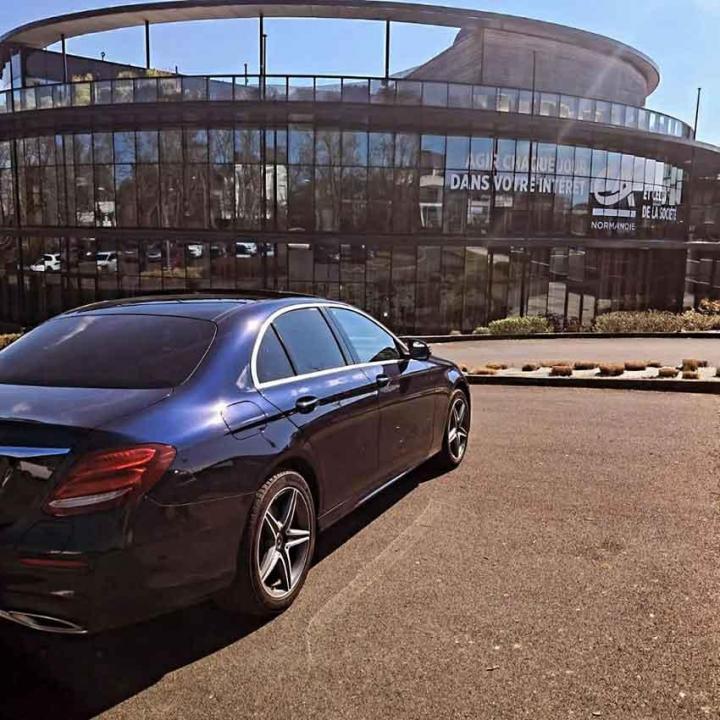 Votre chauffeur privé VTC à Caen pour des trajets en toute sécurité